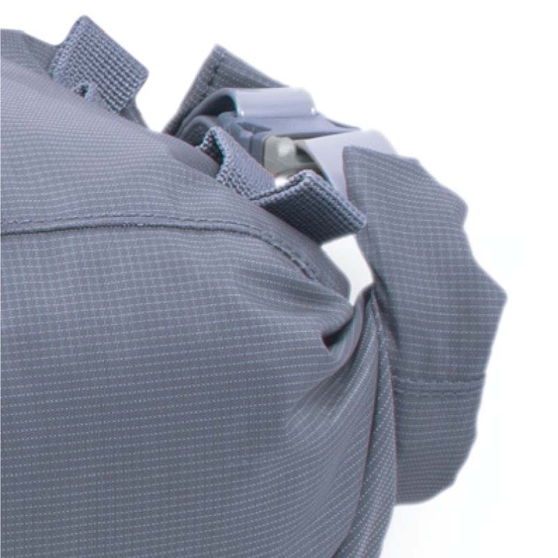 ロールクロージャーにより、バッグの十分な防水性が確保されます